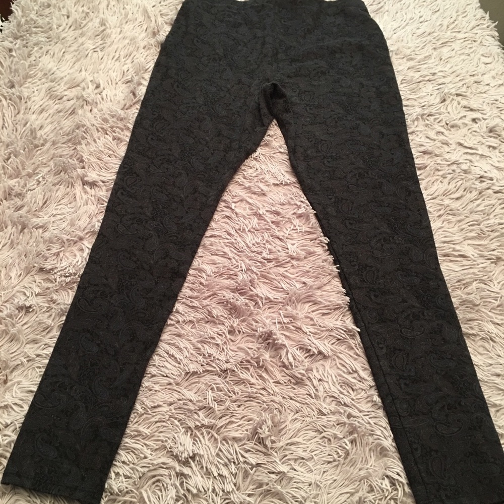 Premise Studio Black Paisley Skinny Pants / Thick Leggings- good for Spring